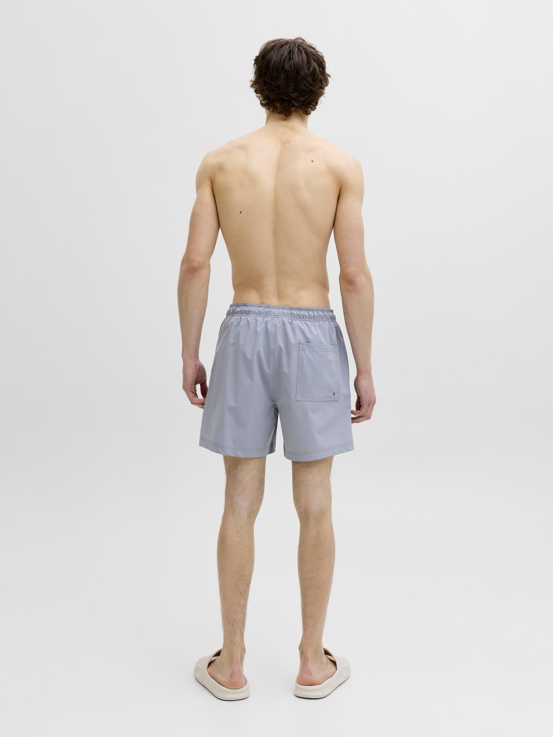 model_shot-back